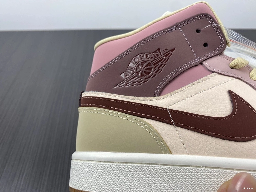 Jordan 1 Air DO7440-821 Mid 0205